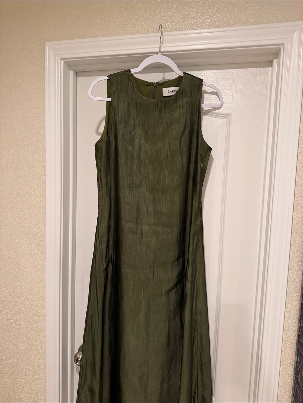 Zahraa dress olive size small - Picture 4 of 9